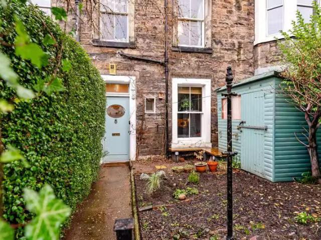 Cheap 1 BA 1 bedroom flat for rent in Rosevale Place, Edinburg.