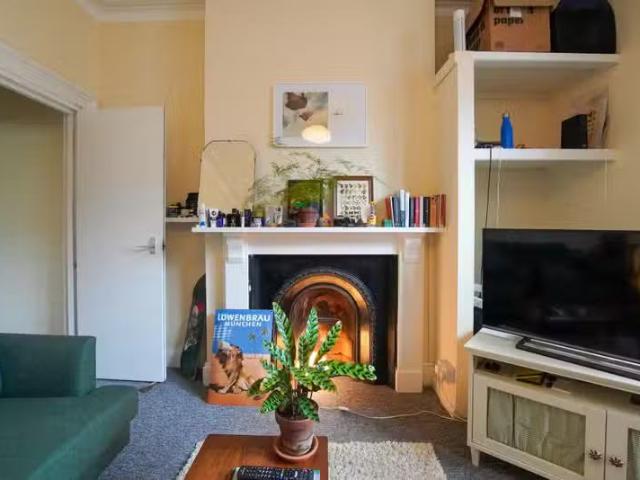 For Rent! 1 BA 1 bedroom flat for rent in Roslyn Road, Redland.
