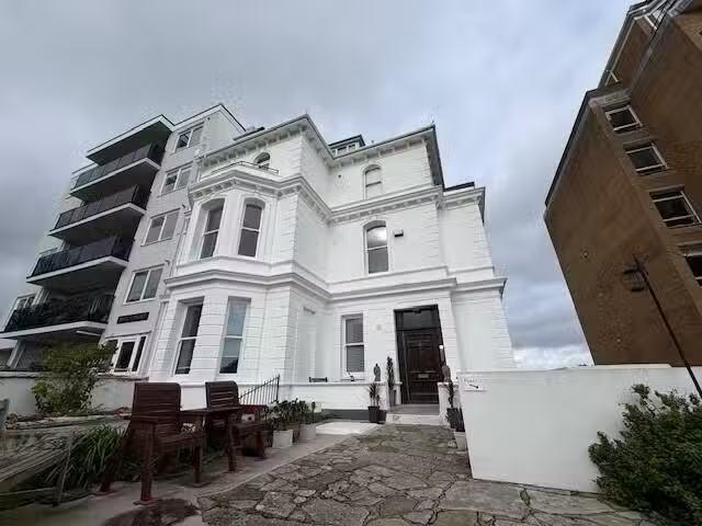 Unique 1 BA 1 bedroom flat for rent in St Johns Road, Eastbour.