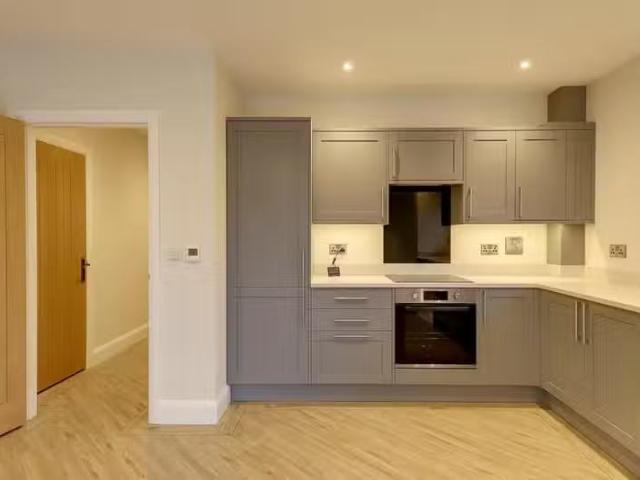 New 1 BA 1 bedroom flat for rent in Sea Place, Goring by sea.