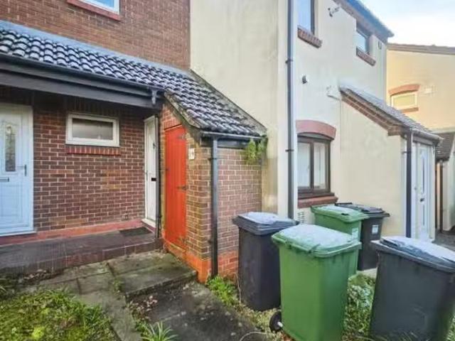 Charming 1 BA 1 bedroom flat for rent in Slimbridge Close, Red.