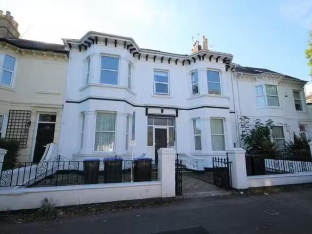 New 1 BA 1 bedroom flat for rent in Southdown Road, Shoreham b.