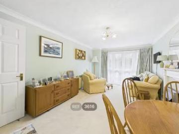 Nice 1 BA 1 bedroom flat for rent in The Vineries, Nizells Ave.