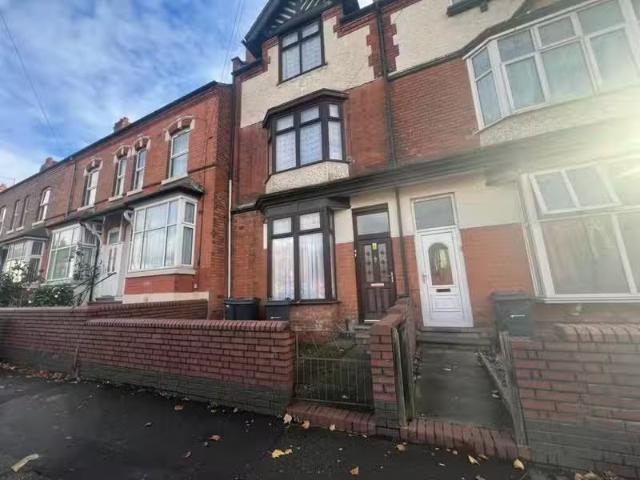 Just in! 1 BA 1 bedroom flat for rent in Warwick Road, Sparkhi.