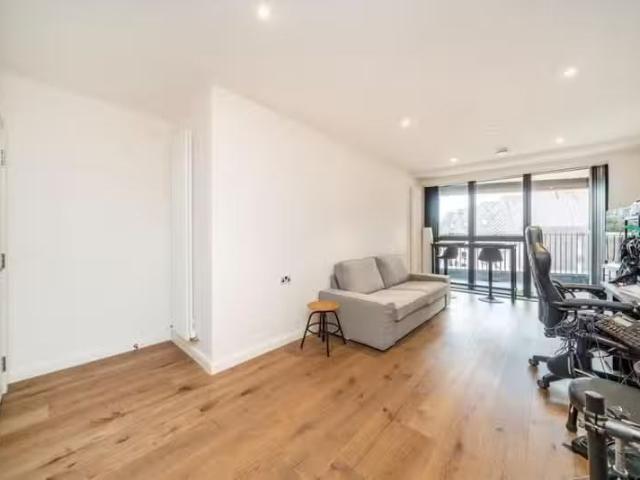 Charming 1 BA 1 bedroom flat for rent in Yeo Street, Canary Wh.