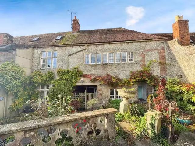 Cheap 1 BA 1 bedroom flat for rent in 47 Church Street, Warmin.