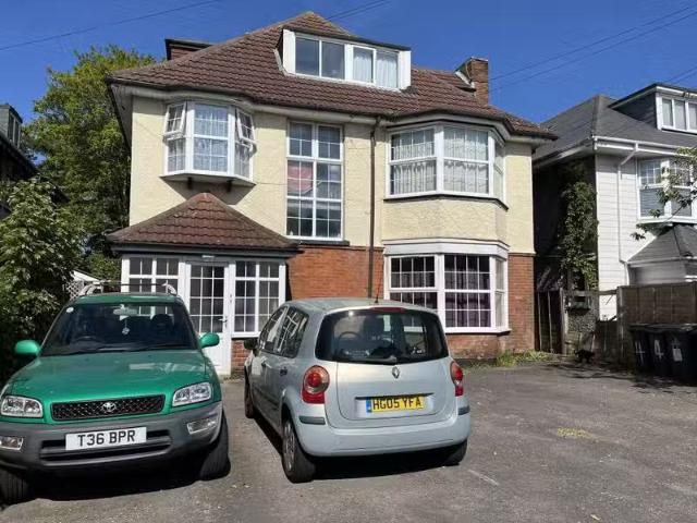 Cheap 1 BA 1 bedroom flat for rent in 4 Hayes Avenue, Bournemo.