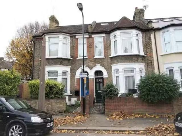 Charming 1 BA 1 bedroom ground floor flat for rent in Richmond.