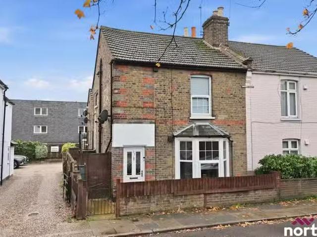 New 1 BA 1 bedroom ground floor maisonette for rent in Rochfor.