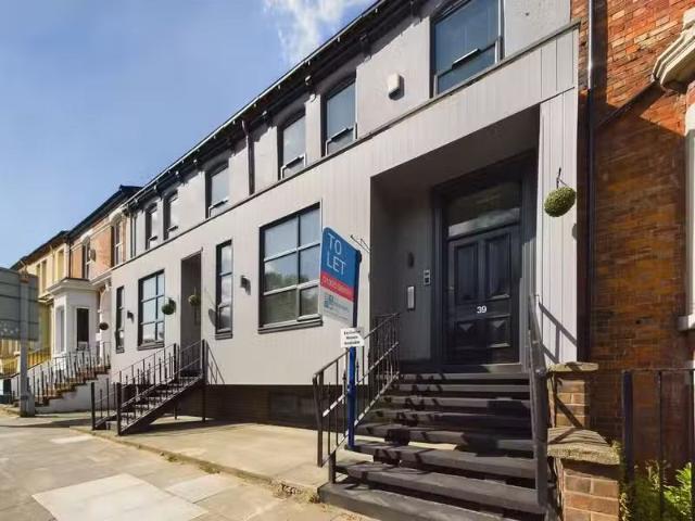 Charming 1 BA 1 bedroom house share for rent in Victoria Road.