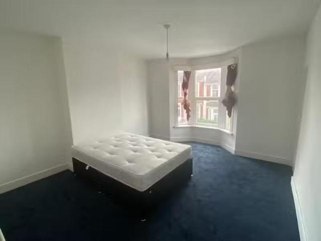 Nice 1 BA 1 bedroom house share for rent in York Road, Bristol.