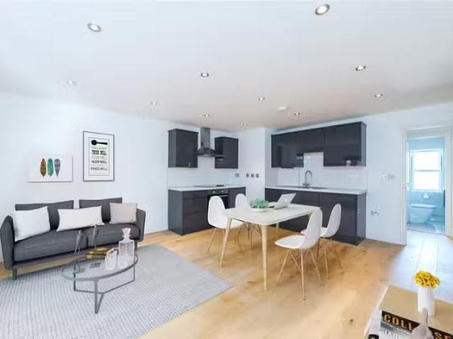 Rental! 1 BA 1 bedroom property to let in Heather Place, Esher.