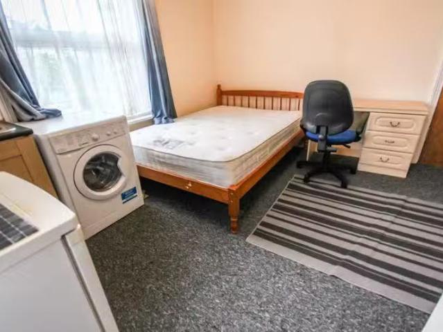 Just in! 1 BA 1 bedroom property for rent in Queens Park Garde.