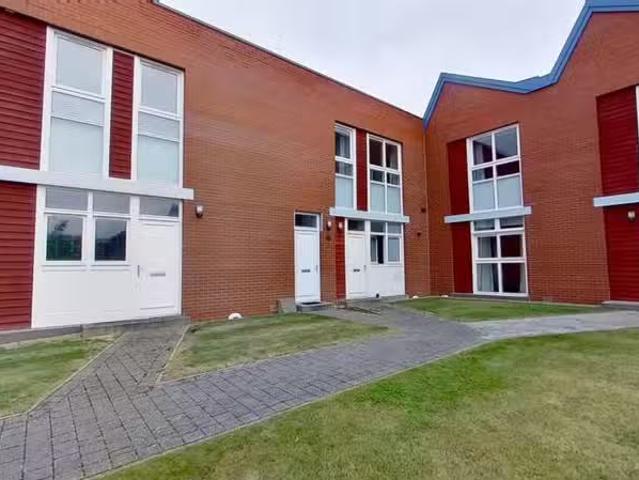For Rent! 1 BA 2 bedroom terraced house for rent in The Carria.
