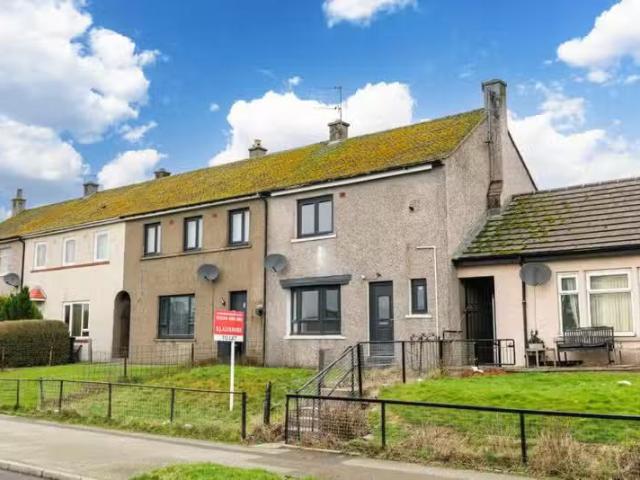 Deal! 1 BA 2 bedroom terraced house for rent in Birkhall Parad.