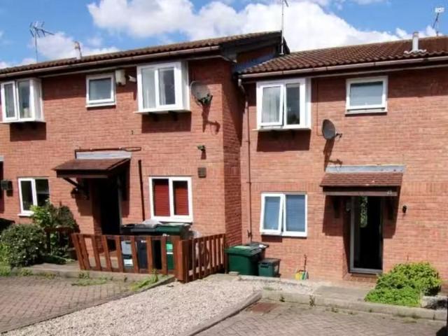 Nice 1 BA 2 bedroom terraced house for rent in Chaucer Close.