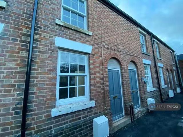 Unique 1 BA 2 bedroom terraced house for rent in Chester Stree.