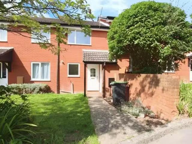 Charming 1 BA 2 bedroom terraced house for rent in Colt Close.