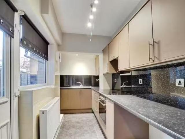 Deal! 1 BA 2 bedroom terraced house for rent in Flag Lane, Cre.