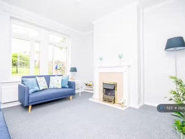 For Rent! 1 BA 2 bedroom terraced house for rent in Hardman Av.