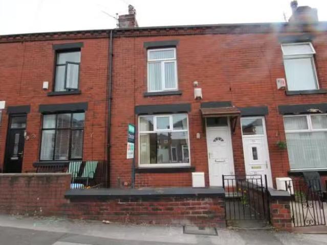Nice 1 BA 2 bedroom terraced house for rent in Highfield Road.