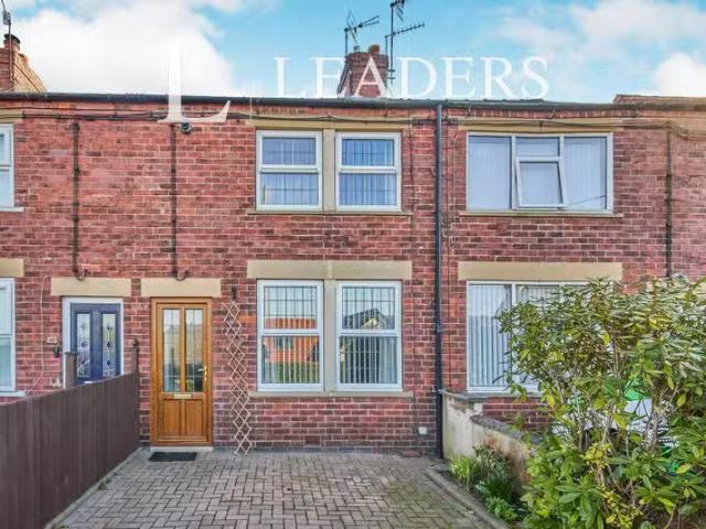 Cheap 1 BA 2 bedroom terraced house for rent in Hillside Rise.