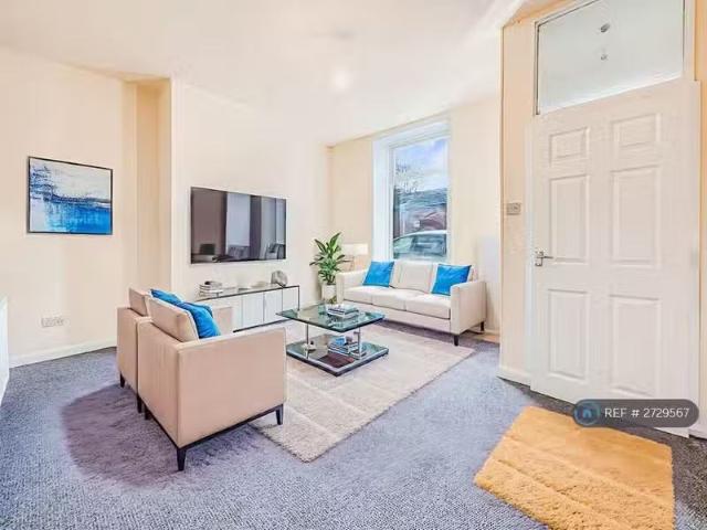 Rental! 1 BA 2 bedroom terraced house for rent in Lion Street.