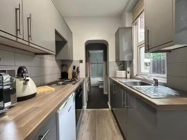 Just in! 1 BA 2 bedroom terraced house for rent in Manchester.