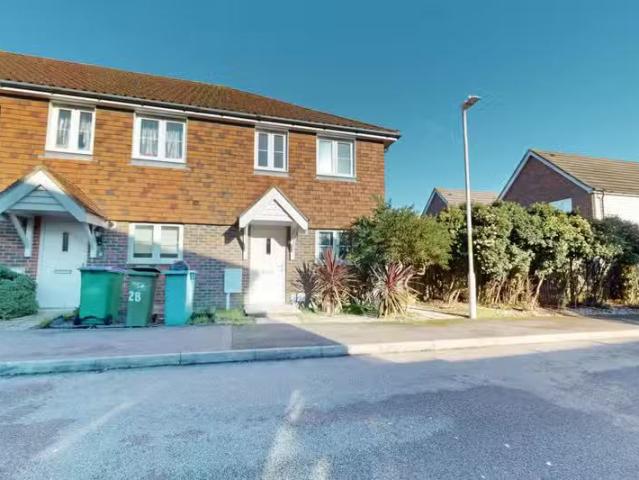 Charming 1 BA 2 bedroom terraced house for rent in Pannell Dri.