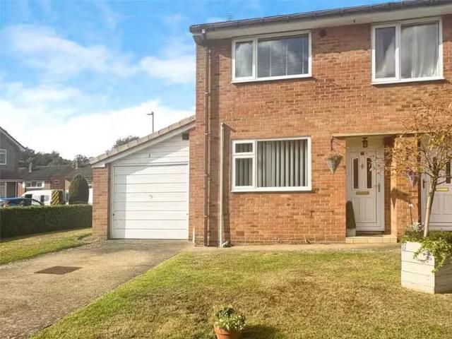Cheap 1 BA 2 bedroom terraced house for rent in Rowan Court, D.