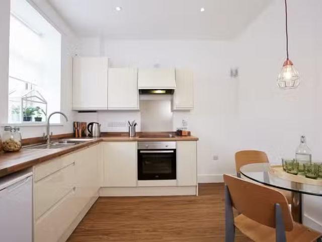 For Rent! 1 BA 2 bedroom terraced house for rent in Royds Stre.