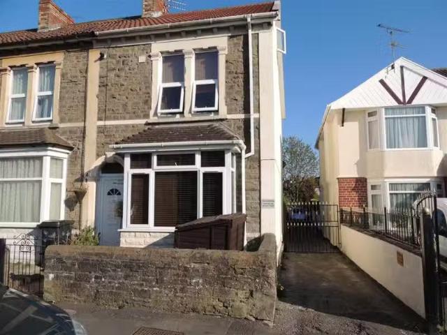 Just in! 1 BA 2 bedroom apartment for rent in Church Road, Bri.