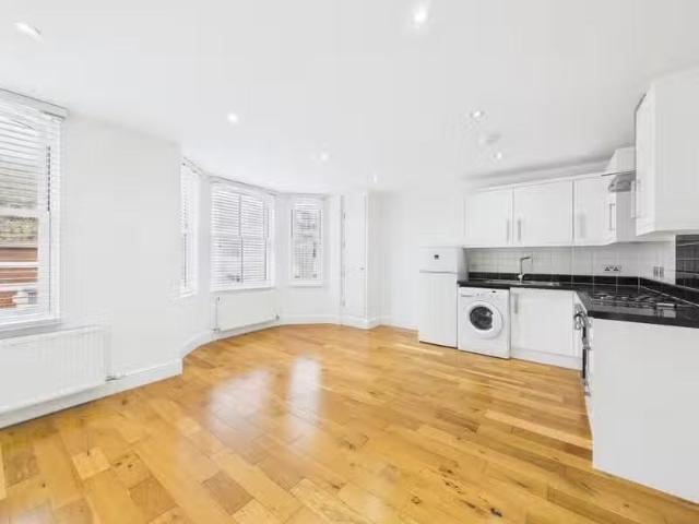 Charming 1 BA 2 bedroom apartment for rent in Chapel Road, Wor.