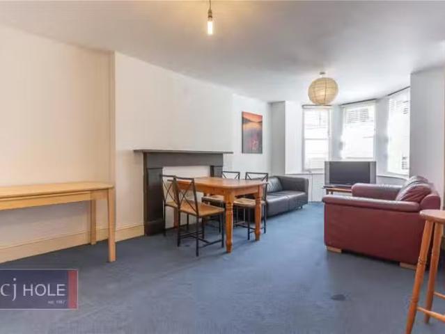 Just in! 1 BA 2 bedroom apartment for rent in Clifton Park Roa.
