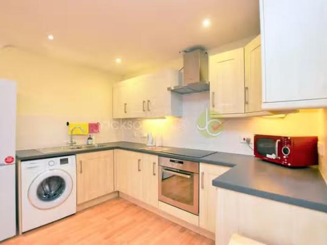 Nice 1 BA 2 bedroom apartment for rent in Albany Gardens, Colc.