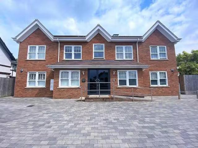 Deal! 1 BA 2 bedroom apartment for rent in Blackbrook Lane, Br.
