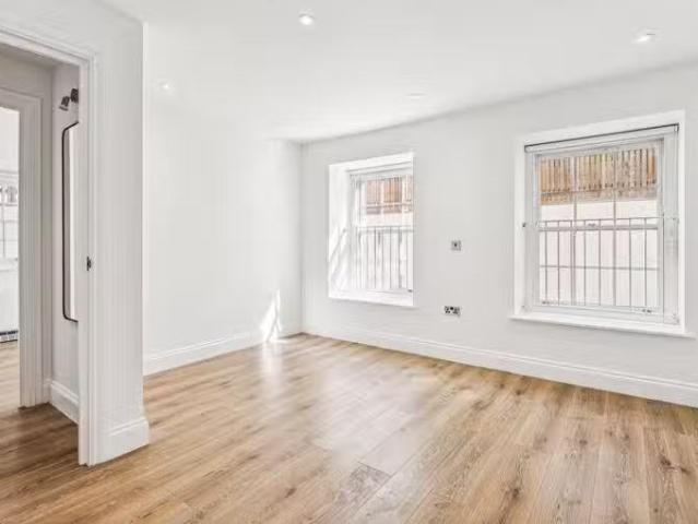 For Rent! 1 BA 2 bedroom apartment for rent in Broadway, Strat.