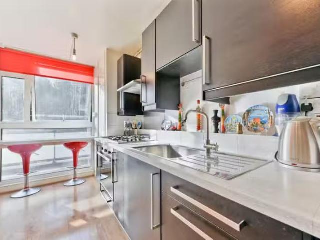 Deal! 1 BA 2 bedroom apartment for rent in Freshfield Avenue.