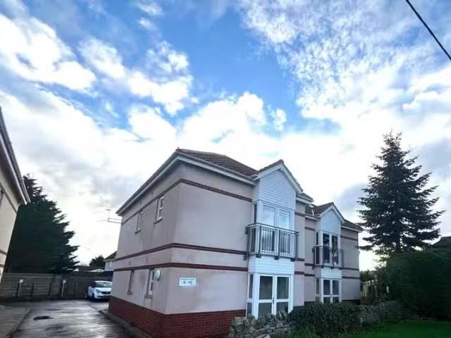 Charming 1 BA 2 bedroom apartment for rent in Highridge Green.