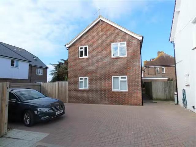 Rental! 1 BA 2 bedroom apartment for rent in Main Road, Yapton.