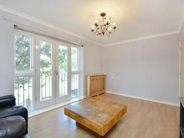 Just in! 1 BA 2 bedroom apartment for rent in Semley Gate, Lon.