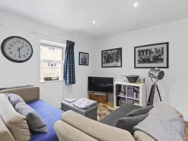 Unique 1 BA 2 bedroom apartment for rent in Park Lodge, Wappin.