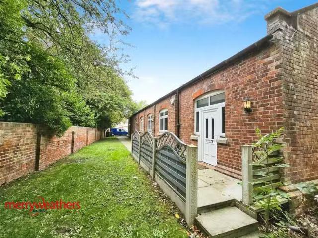 Cozy 1 BA 2 bedroom apartment for rent in Victoria Road, Bentl.