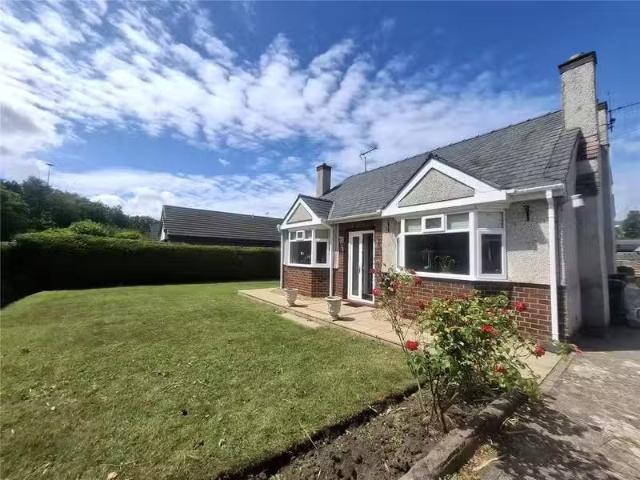 Cheap 1 BA 2 bedroom bungalow for rent in Old Liverpool Road.