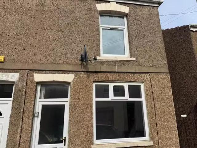 Rental! 1 BA 2 bedroom end of terrace house for rent in Dover.
