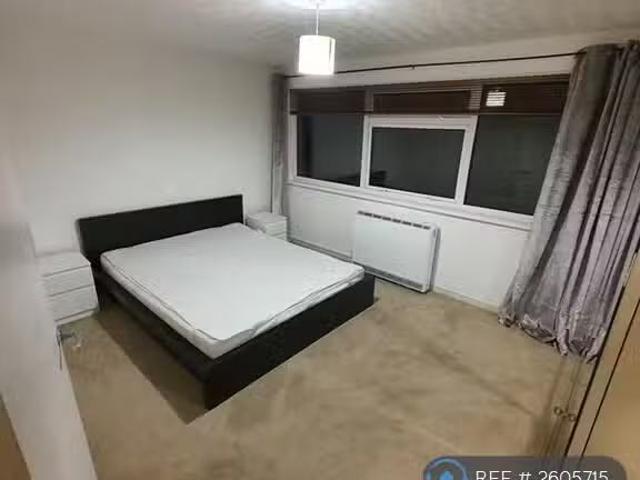 Unique 1 BA 2 bedroom flat for rent in Marlborough Court, Brom.