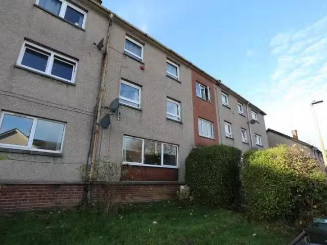 Just in! 1 BA 2 bedroom flat for rent in Burnhead Grove, Grace.