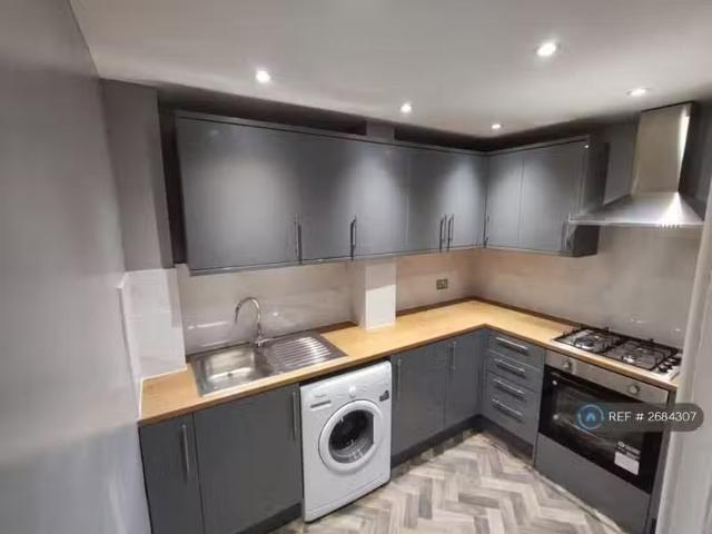 New 1 BA 2 bedroom flat for rent in Balcarres Street, Edinburg.