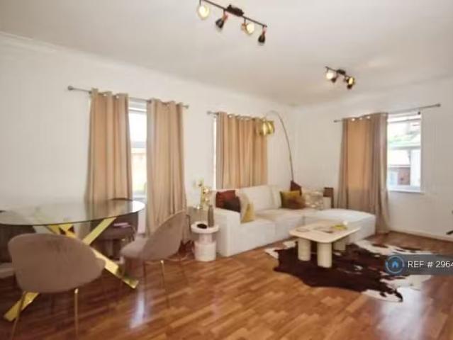 Cozy 1 BA 2 bedroom flat for rent in Concord House, Leamington.