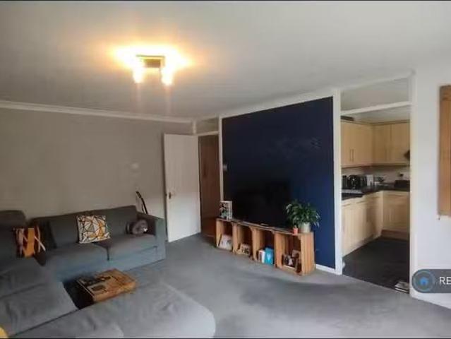 For Rent! 1 BA 2 bedroom flat for rent in Cornsland Court, Bre.